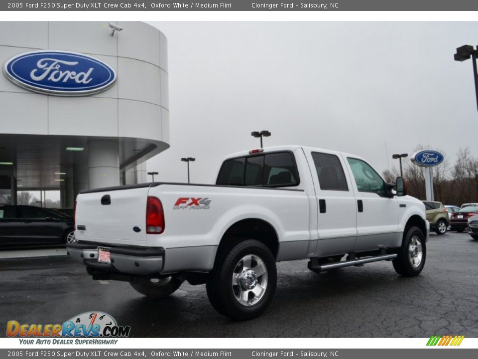 2005 Ford F250 Super Duty XLT Crew Cab 4x4 Oxford White / Medium Flint Photo #3