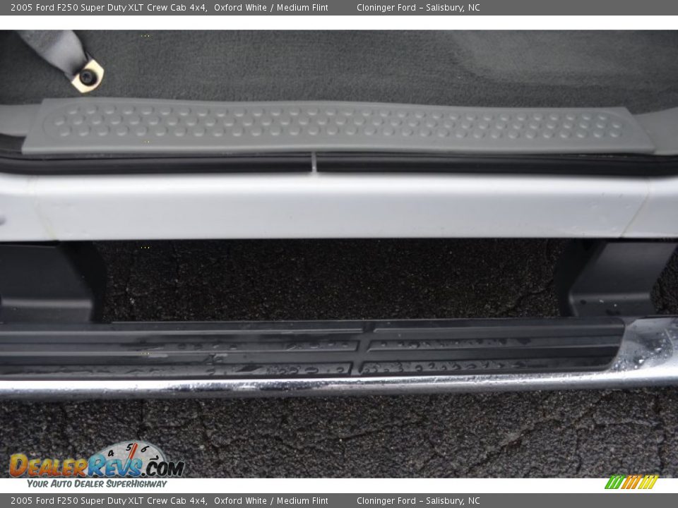 2005 Ford F250 Super Duty XLT Crew Cab 4x4 Oxford White / Medium Flint Photo #19