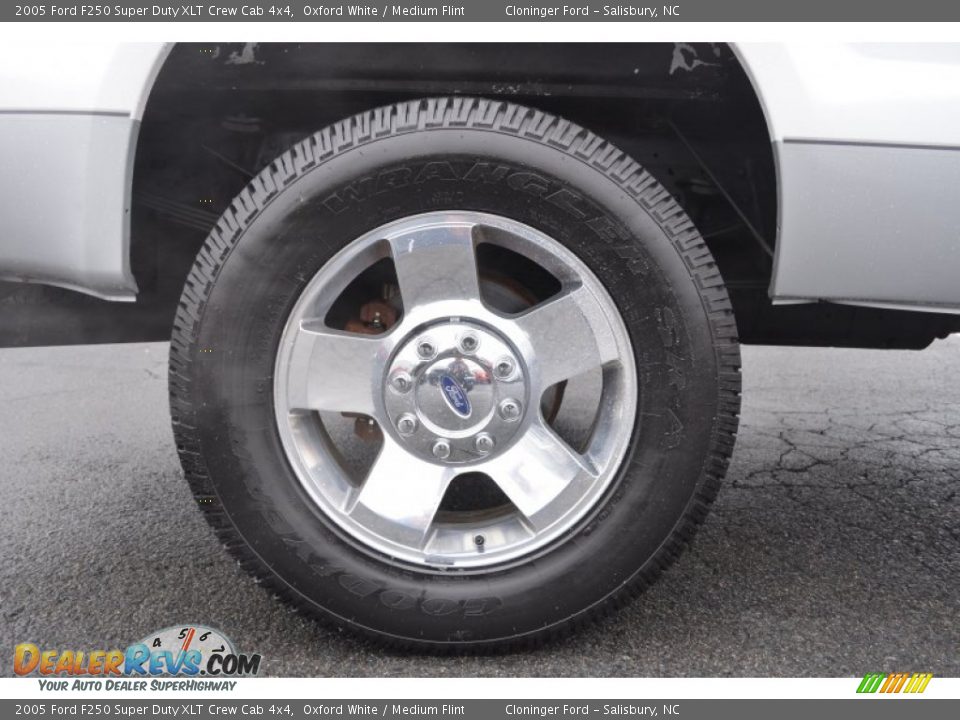 2005 Ford F250 Super Duty XLT Crew Cab 4x4 Oxford White / Medium Flint Photo #20
