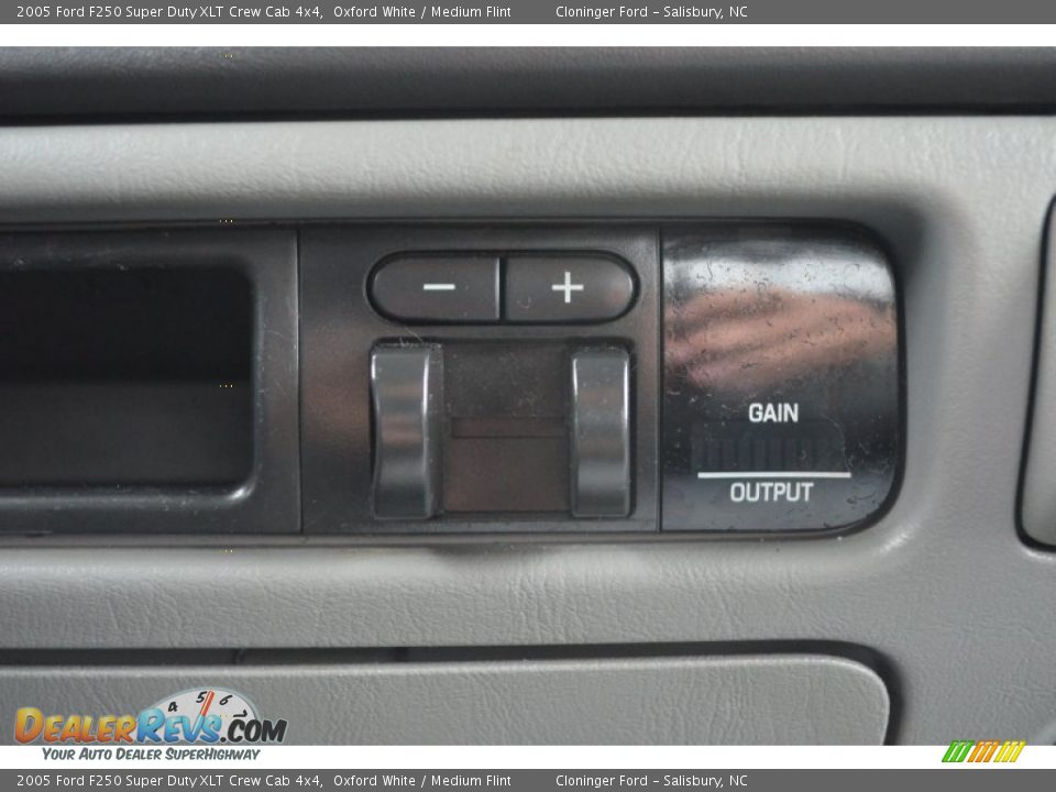 2005 Ford F250 Super Duty XLT Crew Cab 4x4 Oxford White / Medium Flint Photo #34