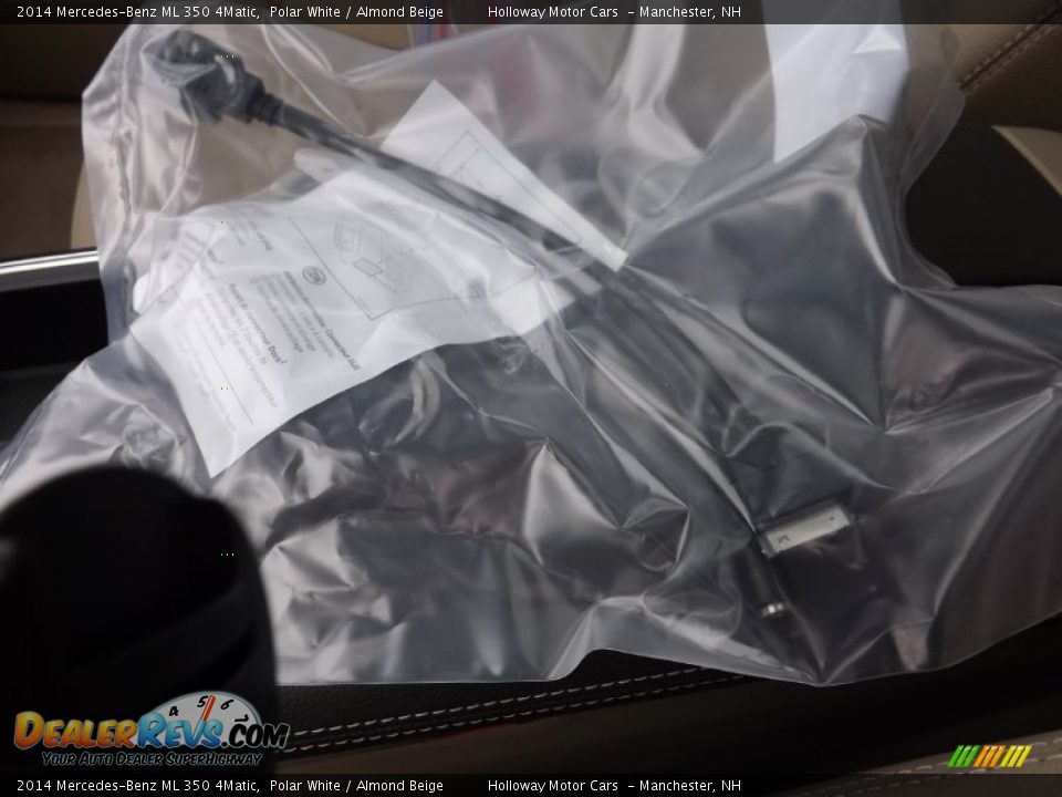 2014 Mercedes-Benz ML 350 4Matic Polar White / Almond Beige Photo #17