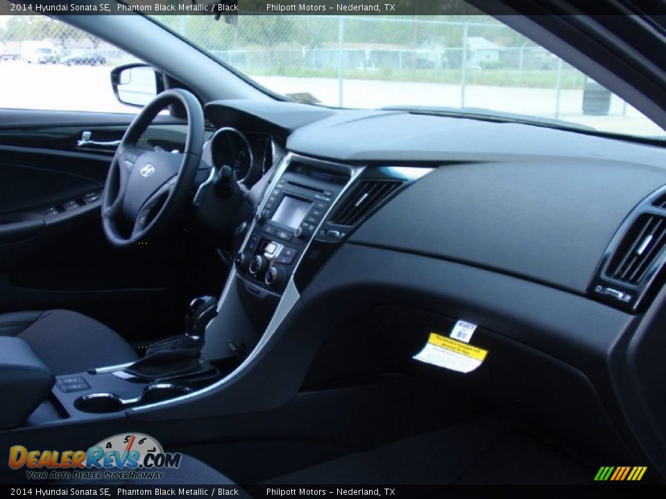 2014 Hyundai Sonata SE Phantom Black Metallic / Black Photo #17