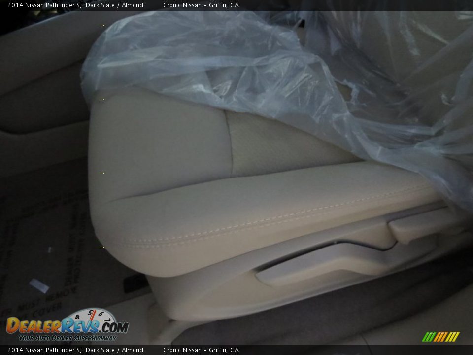 2014 Nissan Pathfinder S Dark Slate / Almond Photo #10