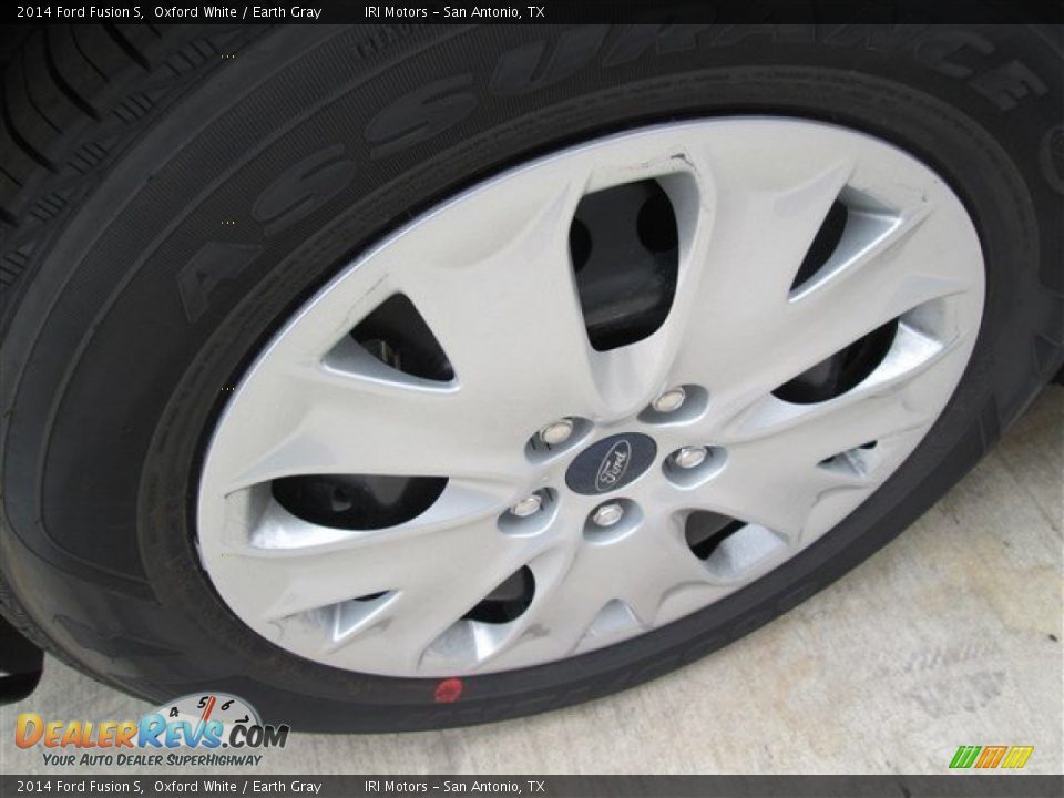 2014 Ford Fusion S Oxford White / Earth Gray Photo #2