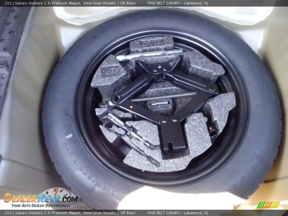 2011 Subaru Outback 2.5i Premium Wagon Steel Silver Metallic / Off Black Photo #25