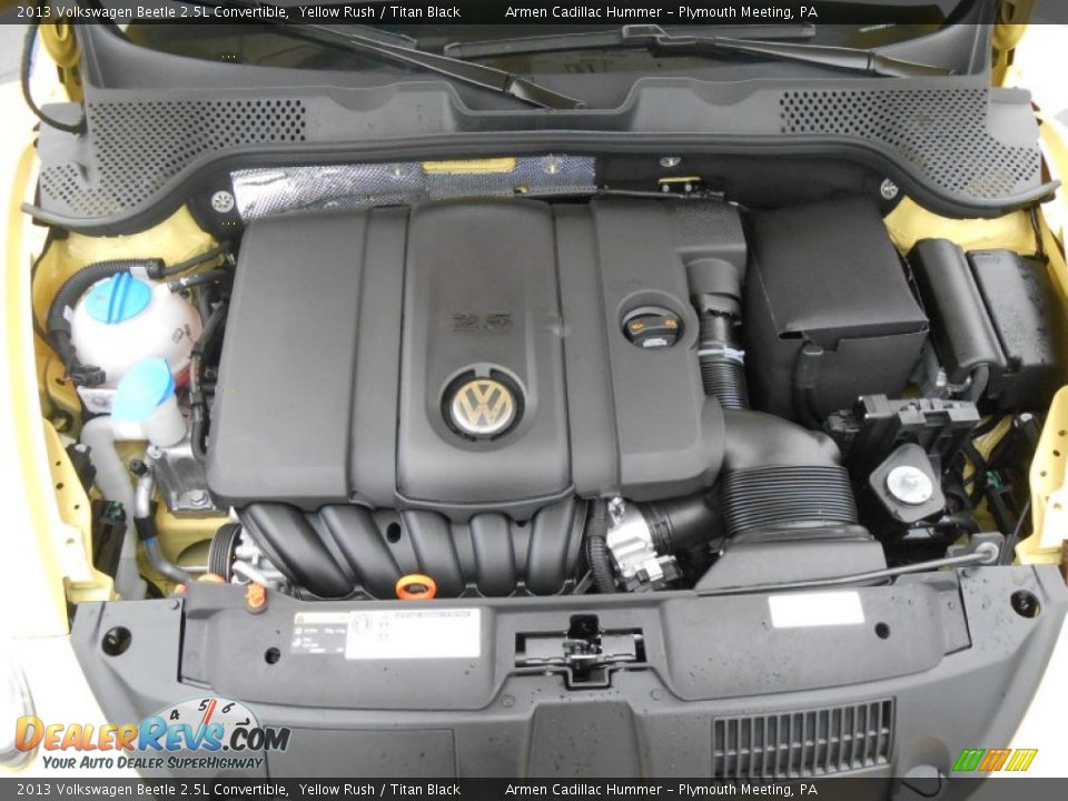 2013 Volkswagen Beetle 2.5L Convertible Yellow Rush / Titan Black Photo #17