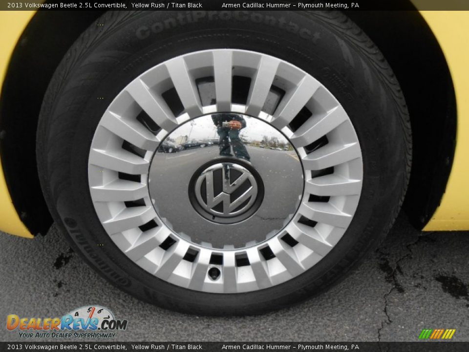 2013 Volkswagen Beetle 2.5L Convertible Yellow Rush / Titan Black Photo #18