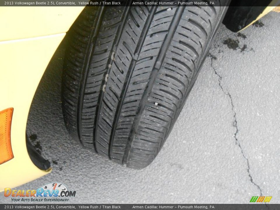 2013 Volkswagen Beetle 2.5L Convertible Yellow Rush / Titan Black Photo #19