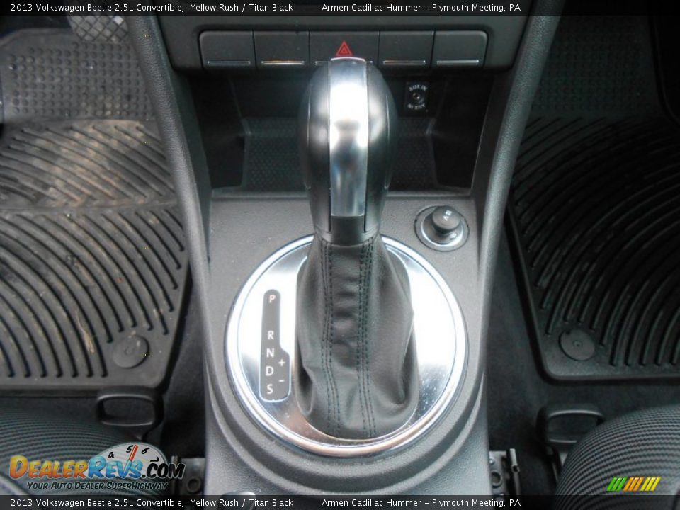 2013 Volkswagen Beetle 2.5L Convertible Yellow Rush / Titan Black Photo #21