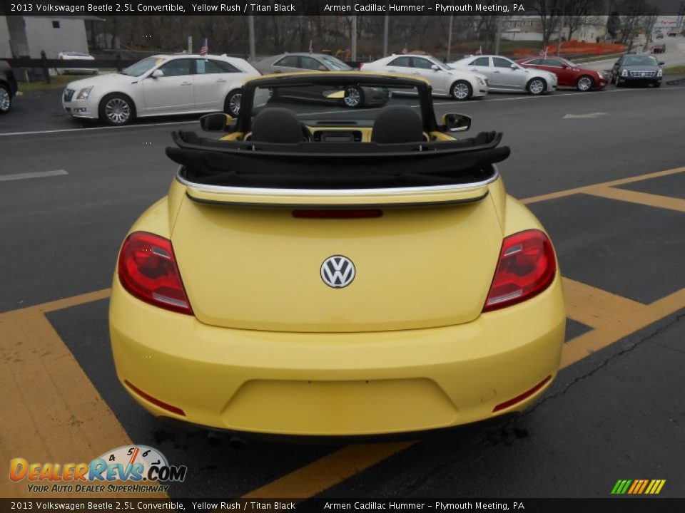 2013 Volkswagen Beetle 2.5L Convertible Yellow Rush / Titan Black Photo #28