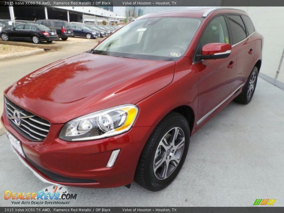 Front 3/4 View of 2015 Volvo XC60 T6 AWD Photo #3