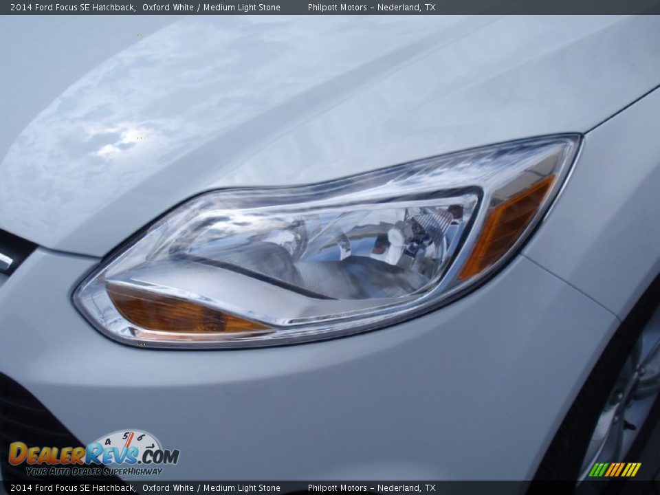 2014 Ford Focus SE Hatchback Oxford White / Medium Light Stone Photo #9
