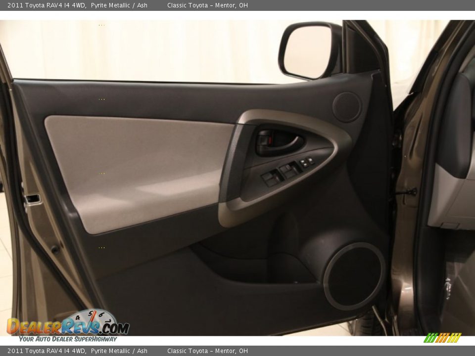 2011 Toyota RAV4 I4 4WD Pyrite Metallic / Ash Photo #4