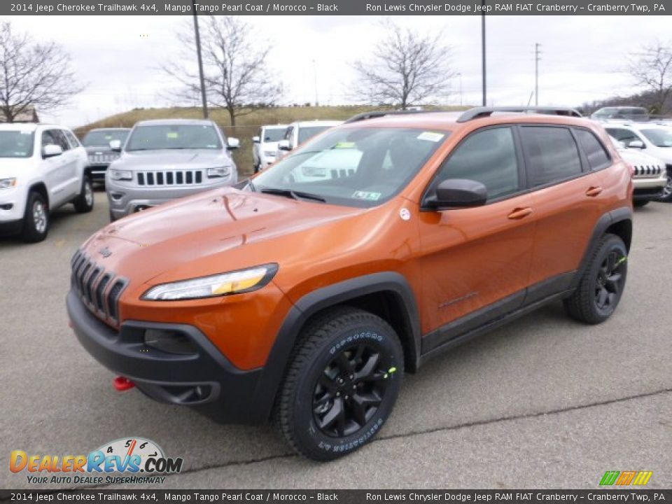 Front 3/4 View of 2014 Jeep Cherokee Trailhawk 4x4 Photo #2