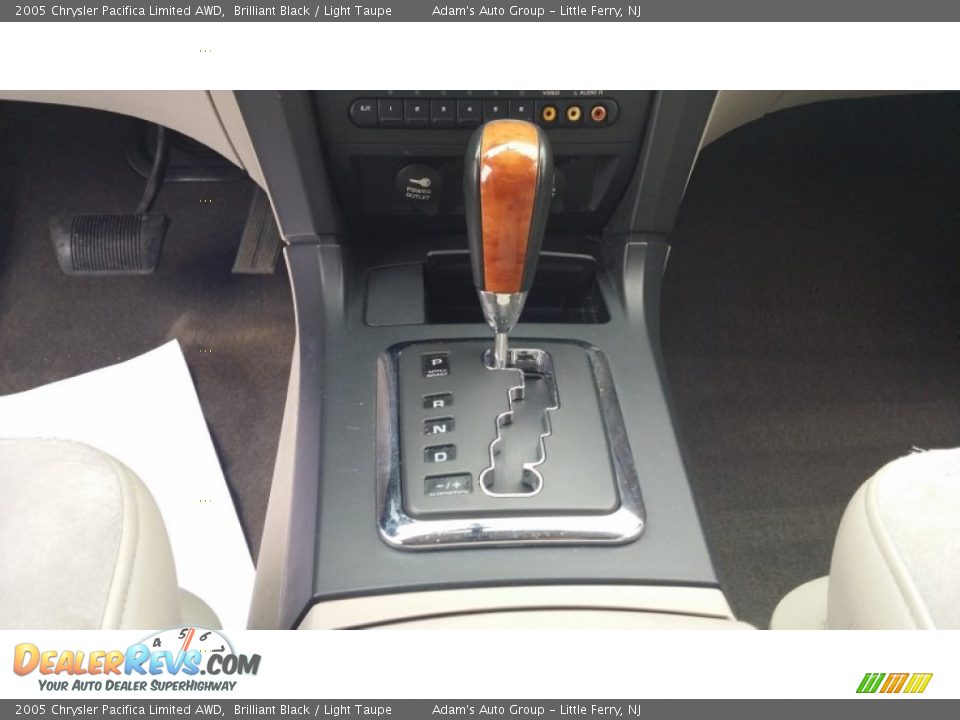 2005 Chrysler Pacifica Limited AWD Brilliant Black / Light Taupe Photo #17