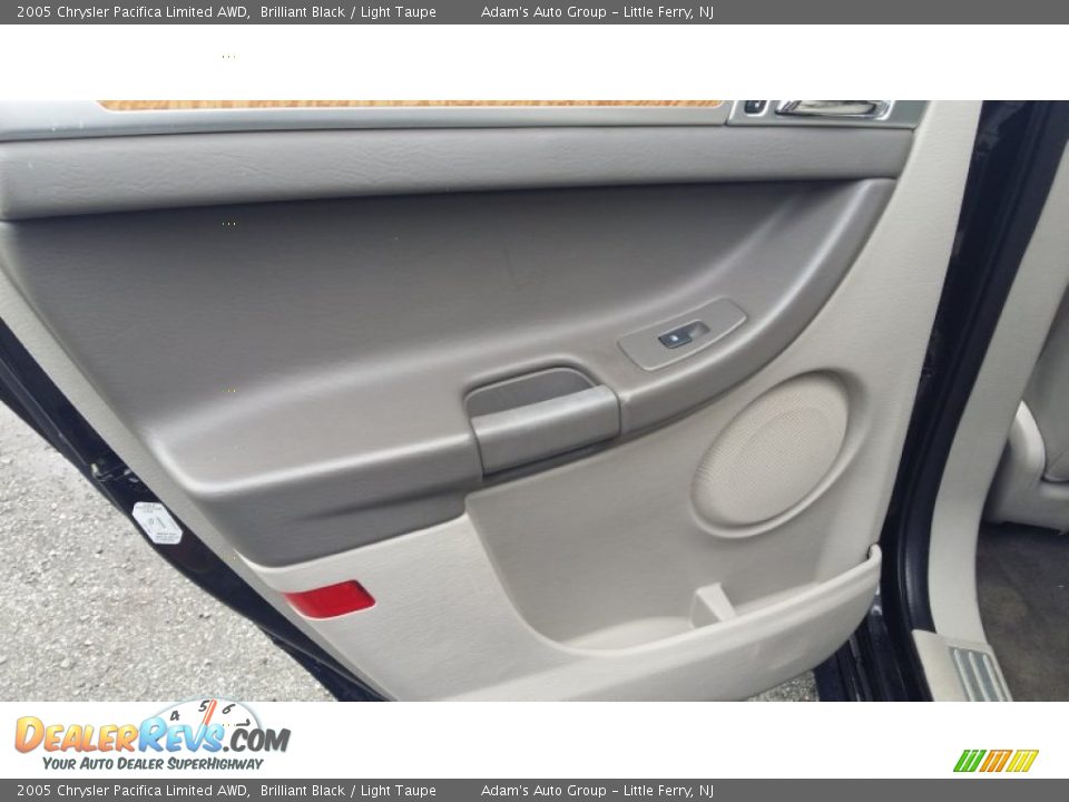 2005 Chrysler Pacifica Limited AWD Brilliant Black / Light Taupe Photo #18