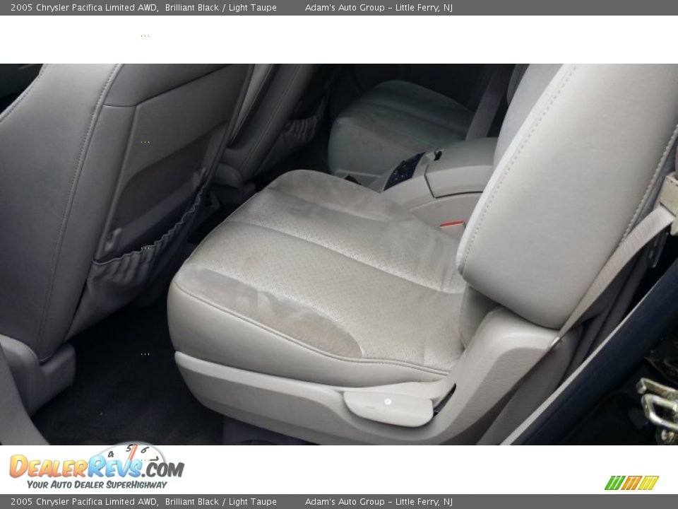 2005 Chrysler Pacifica Limited AWD Brilliant Black / Light Taupe Photo #19