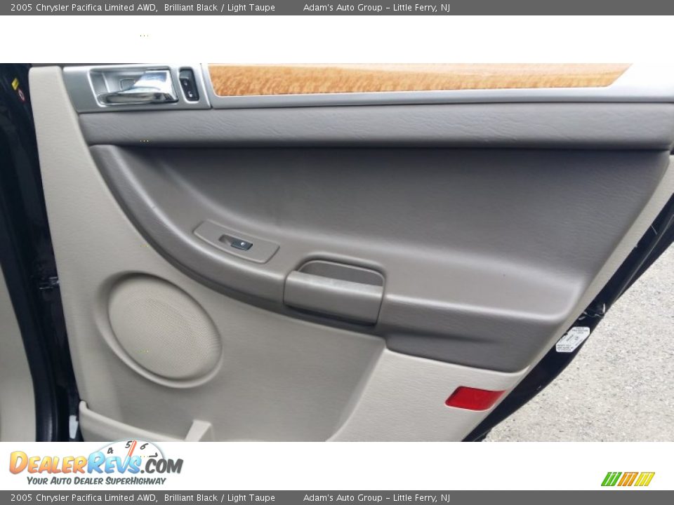 2005 Chrysler Pacifica Limited AWD Brilliant Black / Light Taupe Photo #22