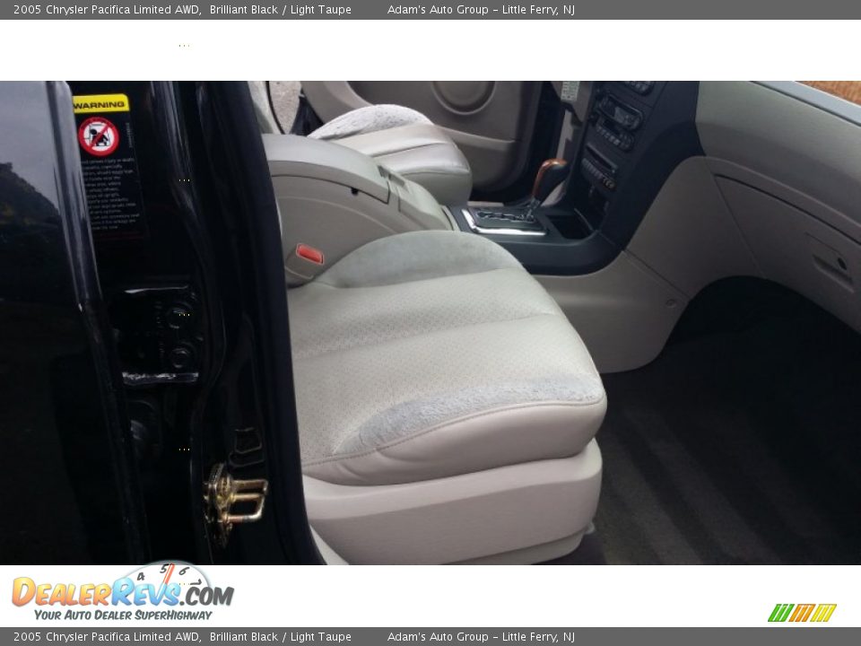 2005 Chrysler Pacifica Limited AWD Brilliant Black / Light Taupe Photo #25