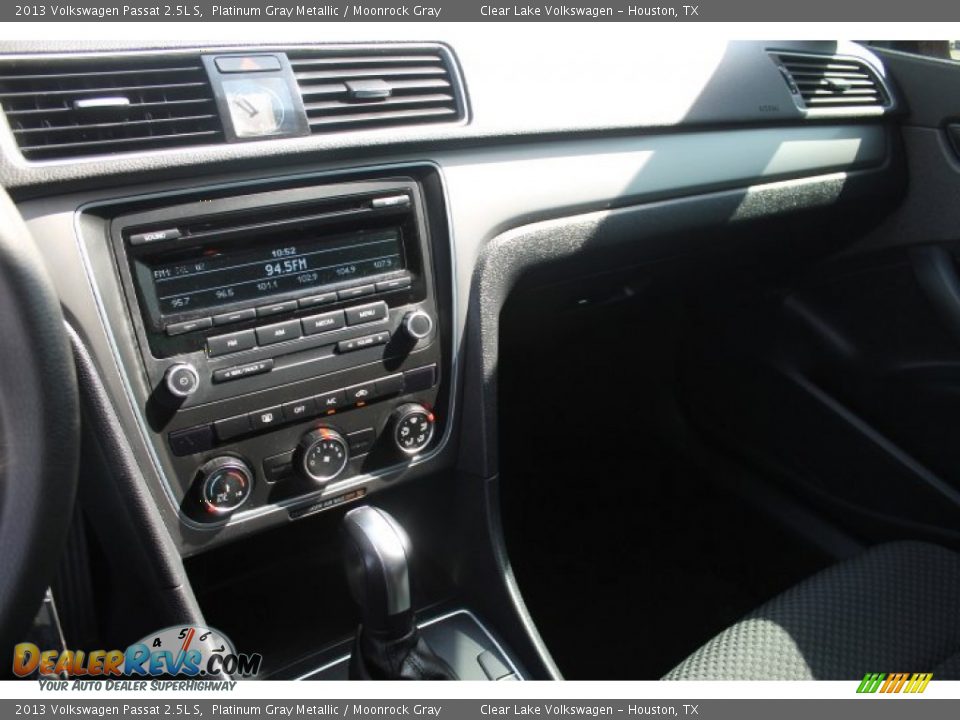 2013 Volkswagen Passat 2.5L S Platinum Gray Metallic / Moonrock Gray Photo #16