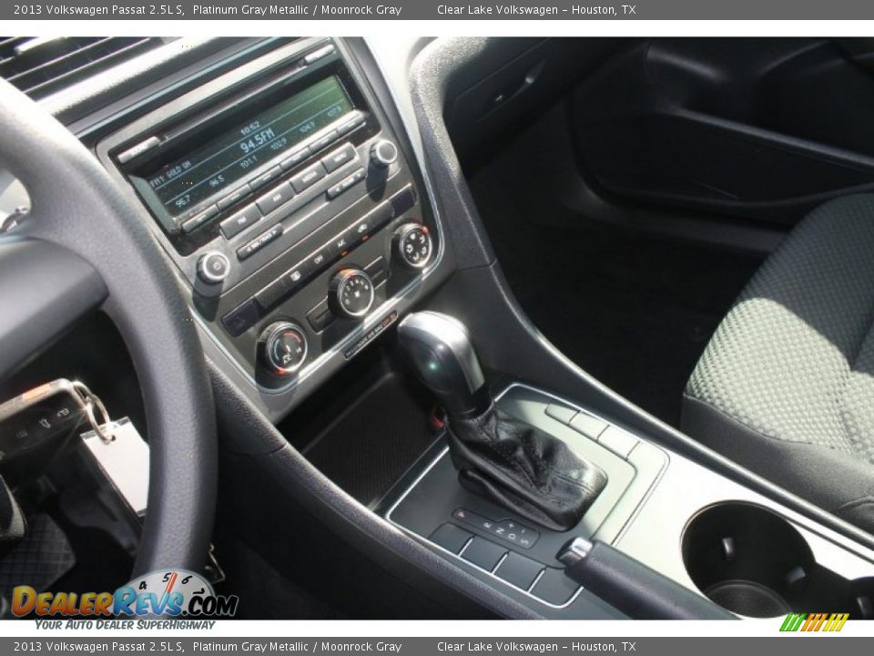 2013 Volkswagen Passat 2.5L S Platinum Gray Metallic / Moonrock Gray Photo #17
