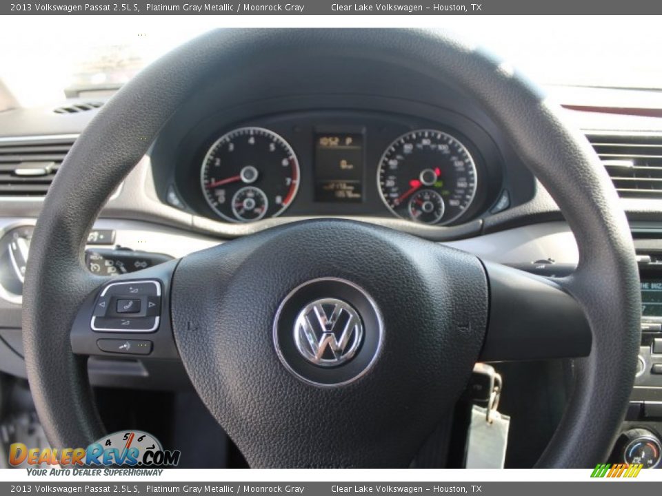 2013 Volkswagen Passat 2.5L S Platinum Gray Metallic / Moonrock Gray Photo #22