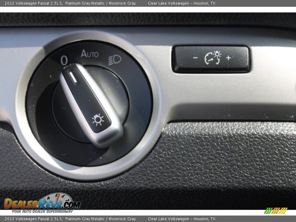 2013 Volkswagen Passat 2.5L S Platinum Gray Metallic / Moonrock Gray Photo #24