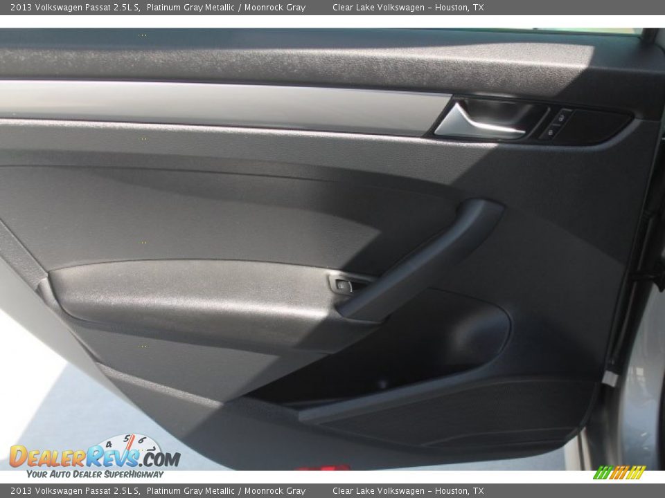 2013 Volkswagen Passat 2.5L S Platinum Gray Metallic / Moonrock Gray Photo #25