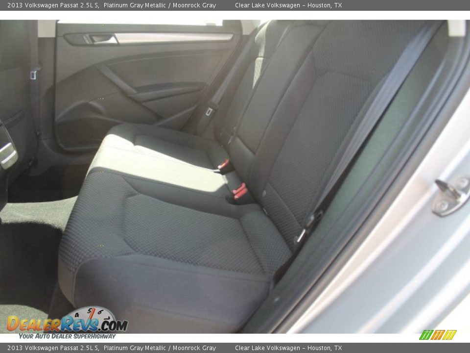 2013 Volkswagen Passat 2.5L S Platinum Gray Metallic / Moonrock Gray Photo #27