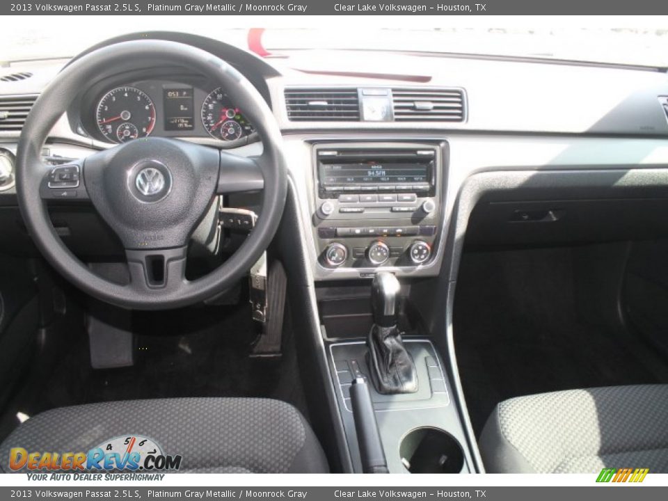 2013 Volkswagen Passat 2.5L S Platinum Gray Metallic / Moonrock Gray Photo #28