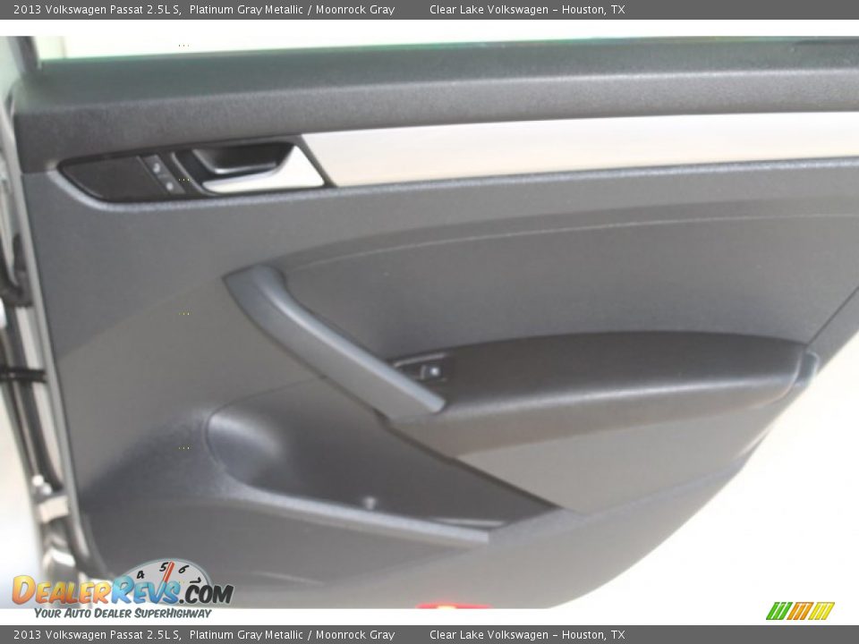 2013 Volkswagen Passat 2.5L S Platinum Gray Metallic / Moonrock Gray Photo #31