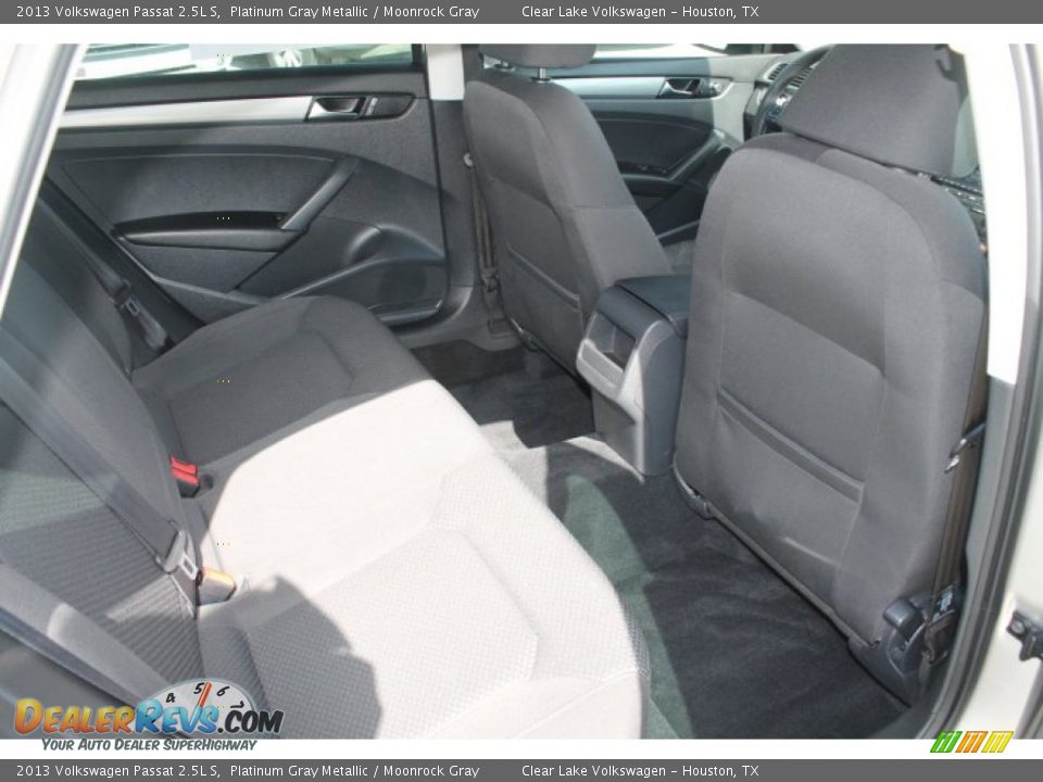 2013 Volkswagen Passat 2.5L S Platinum Gray Metallic / Moonrock Gray Photo #32