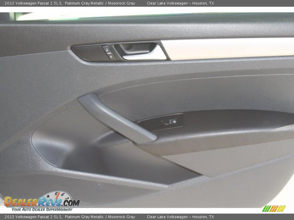 2013 Volkswagen Passat 2.5L S Platinum Gray Metallic / Moonrock Gray Photo #33