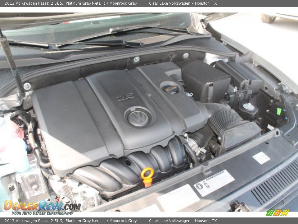 2013 Volkswagen Passat 2.5L S Platinum Gray Metallic / Moonrock Gray Photo #34