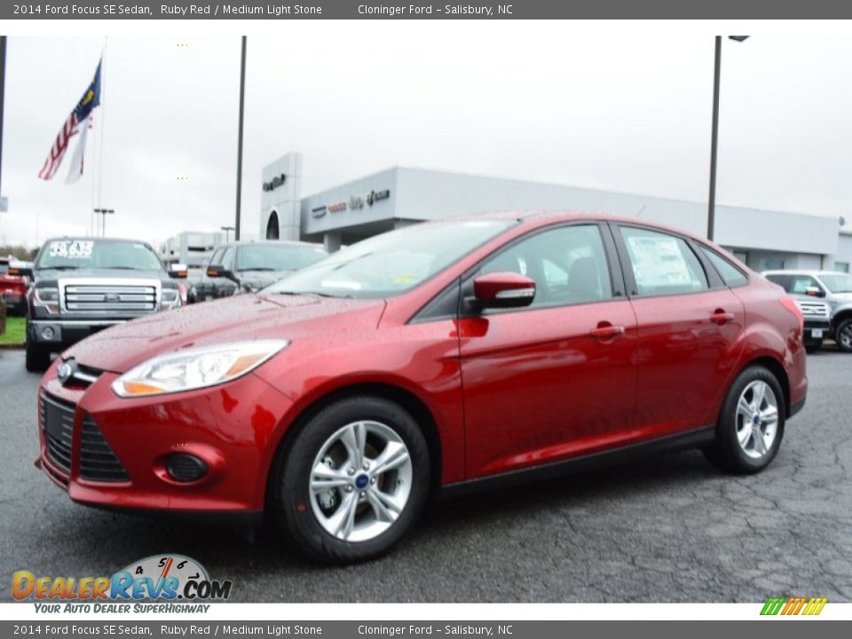 2014 Ford Focus SE Sedan Ruby Red / Medium Light Stone Photo #3