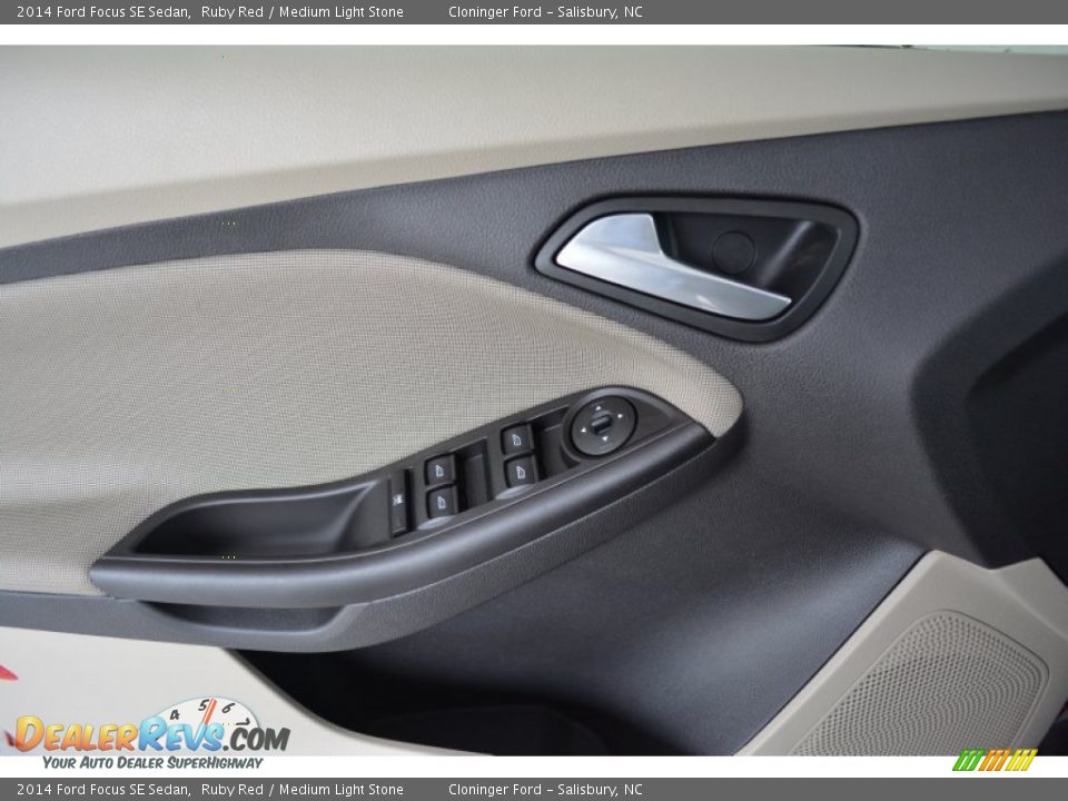 2014 Ford Focus SE Sedan Ruby Red / Medium Light Stone Photo #5