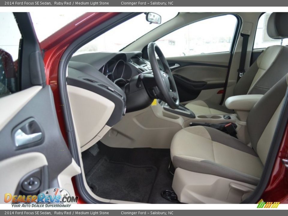 2014 Ford Focus SE Sedan Ruby Red / Medium Light Stone Photo #6