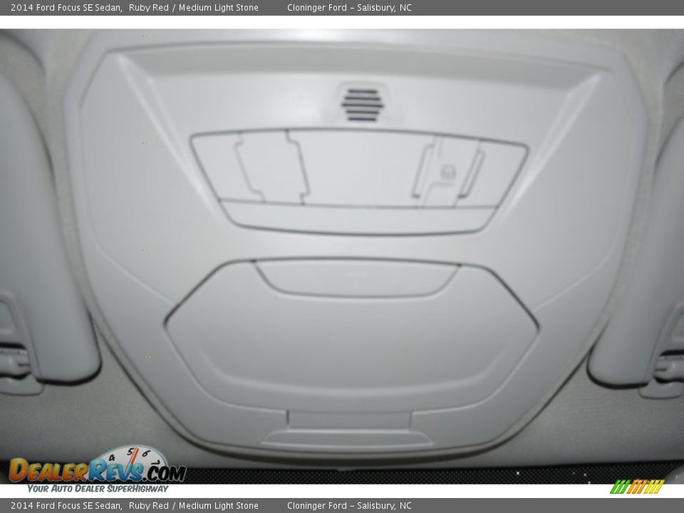 2014 Ford Focus SE Sedan Ruby Red / Medium Light Stone Photo #15