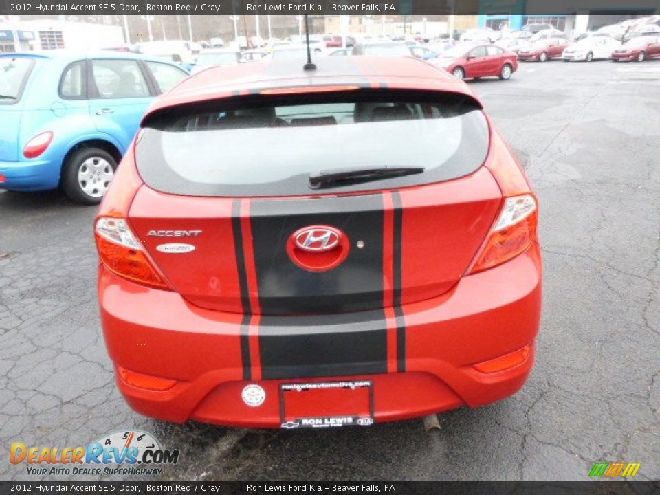 2012 Hyundai Accent SE 5 Door Boston Red / Gray Photo #7