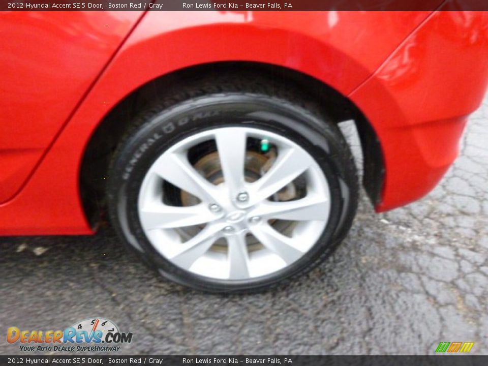 2012 Hyundai Accent SE 5 Door Boston Red / Gray Photo #9