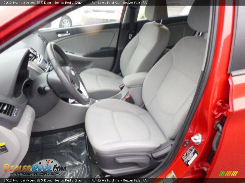 2012 Hyundai Accent SE 5 Door Boston Red / Gray Photo #10