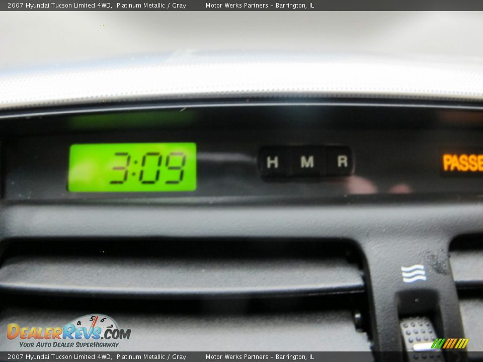 2007 Hyundai Tucson Limited 4WD Platinum Metallic / Gray Photo #30