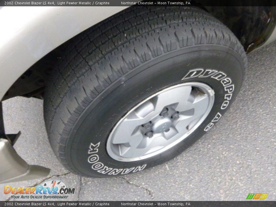 2002 Chevrolet Blazer LS 4x4 Light Pewter Metallic / Graphite Photo #9