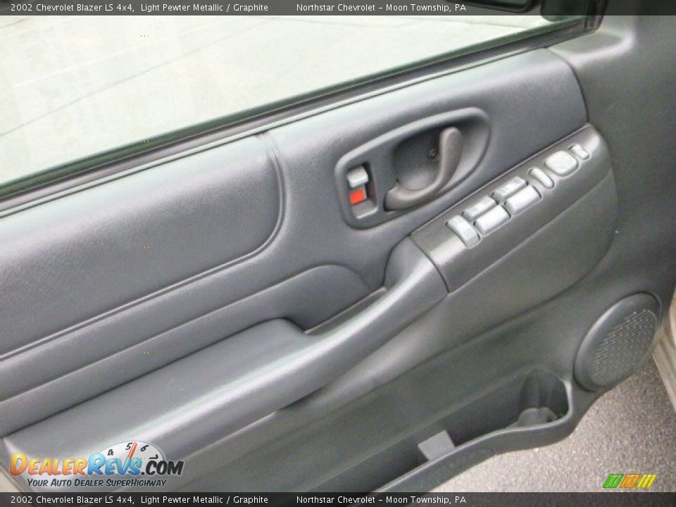 2002 Chevrolet Blazer LS 4x4 Light Pewter Metallic / Graphite Photo #14