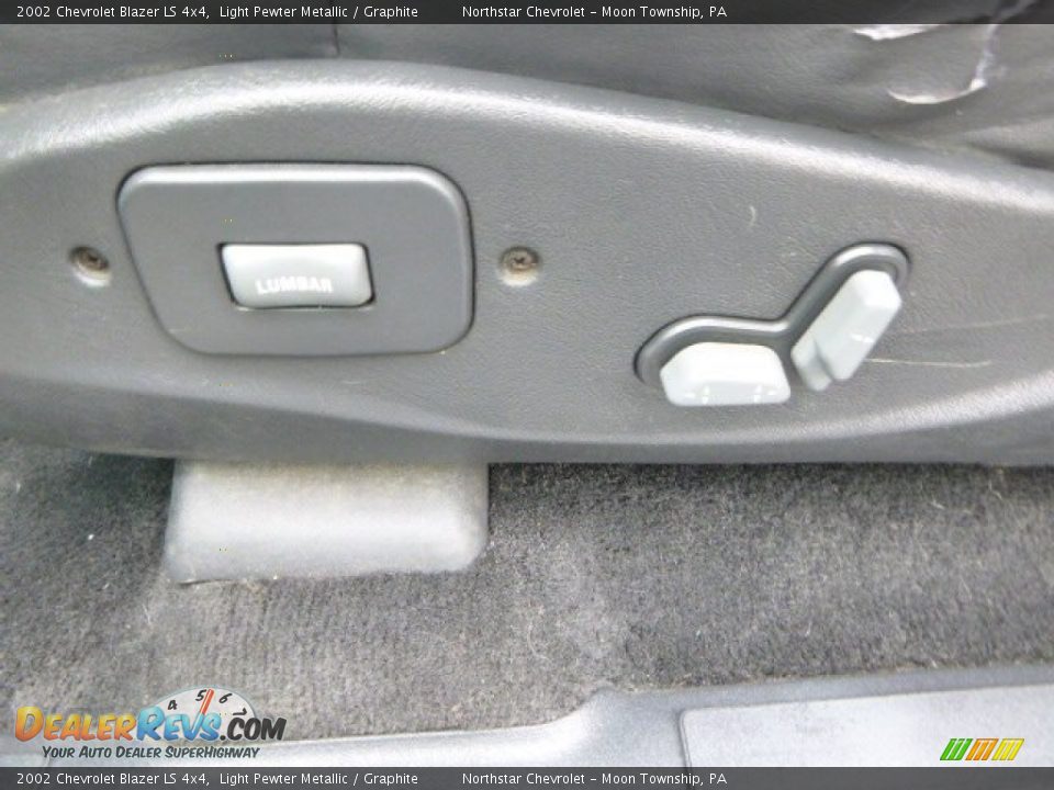 2002 Chevrolet Blazer LS 4x4 Light Pewter Metallic / Graphite Photo #15