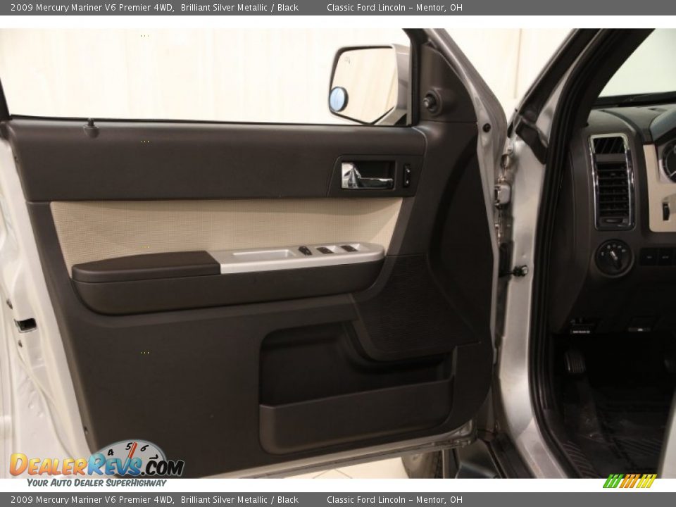 Door Panel of 2009 Mercury Mariner V6 Premier 4WD Photo #5