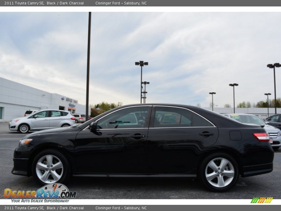 2011 Toyota Camry SE Black / Dark Charcoal Photo #6