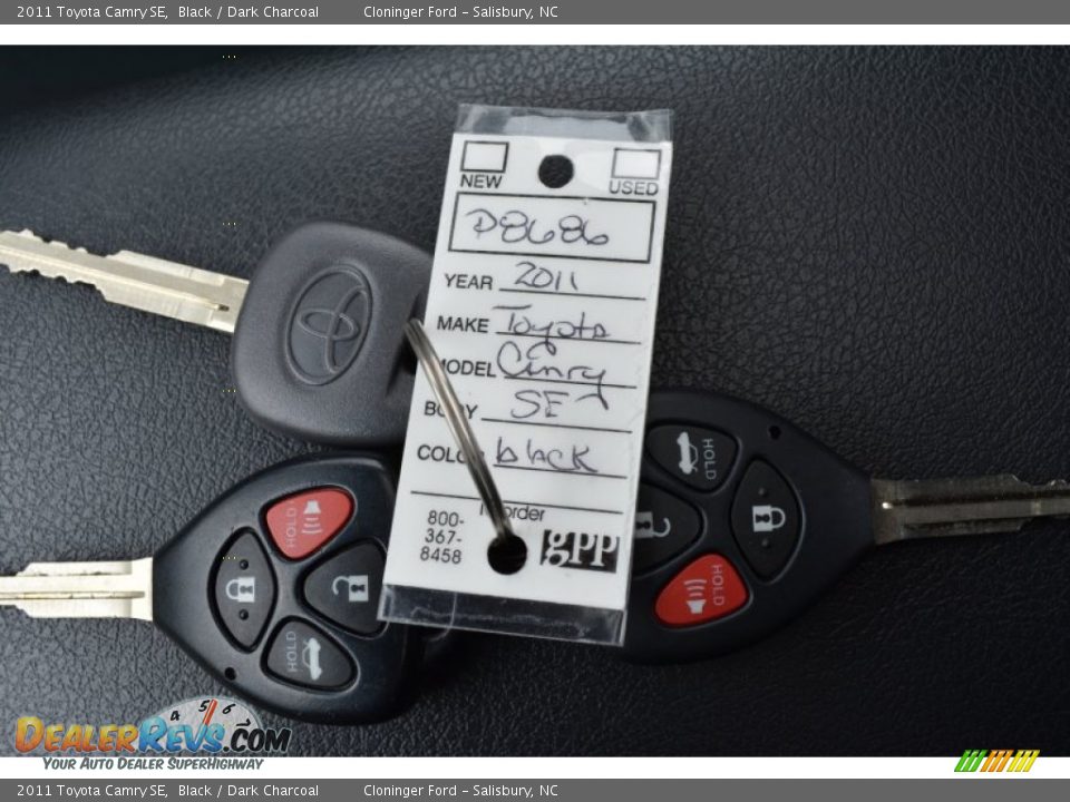 2011 Toyota Camry SE Black / Dark Charcoal Photo #31