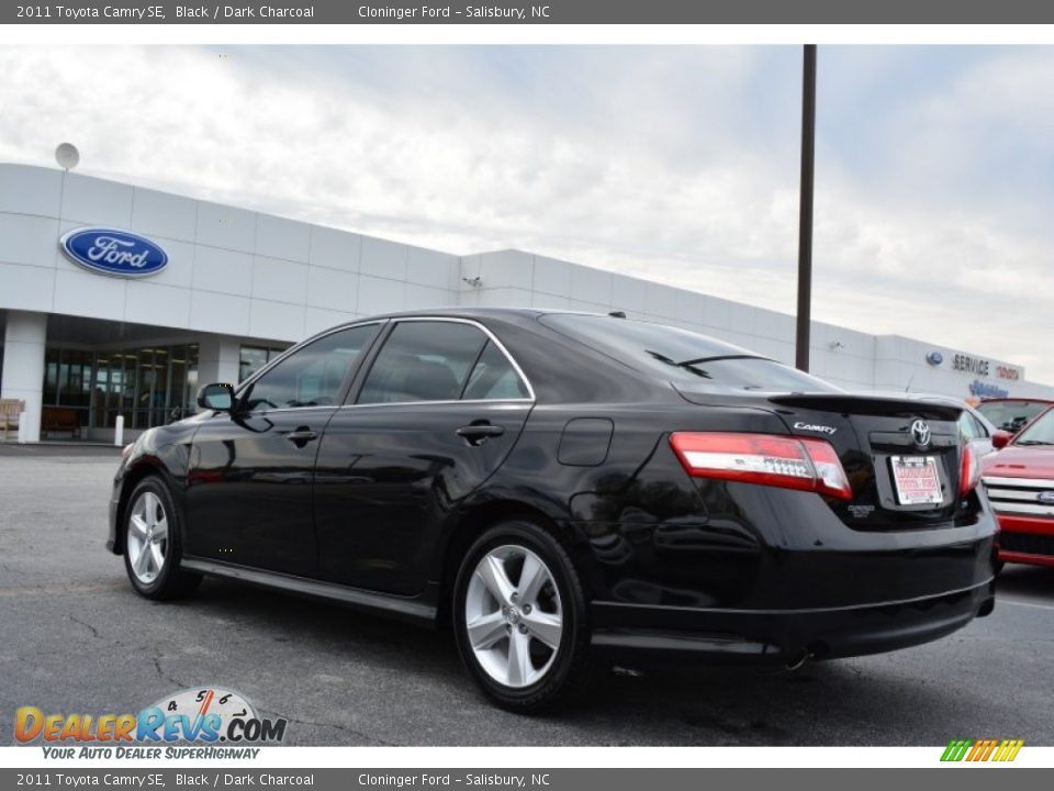2011 Toyota Camry SE Black / Dark Charcoal Photo #32