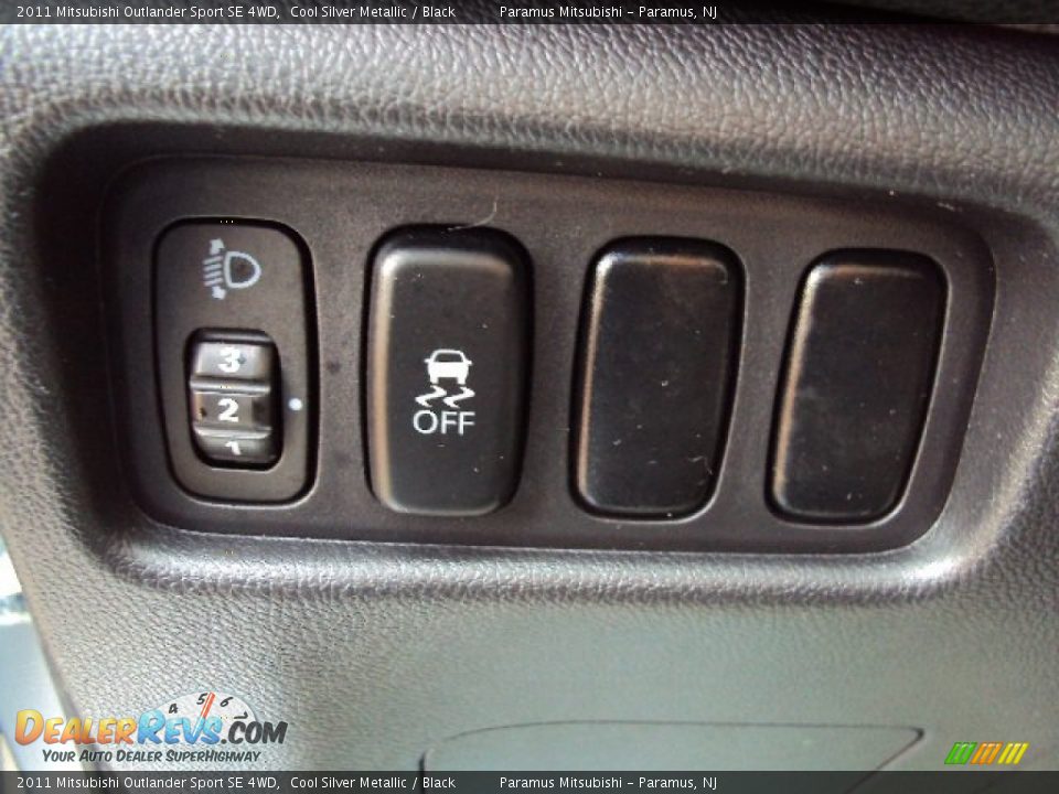 2011 Mitsubishi Outlander Sport SE 4WD Cool Silver Metallic / Black Photo #14